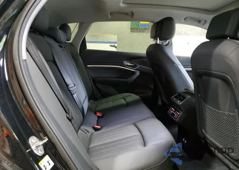 2023 Audi E-Tron Premium z USA, uszkodzony, nr VIN WA1AAAGE2PB014791